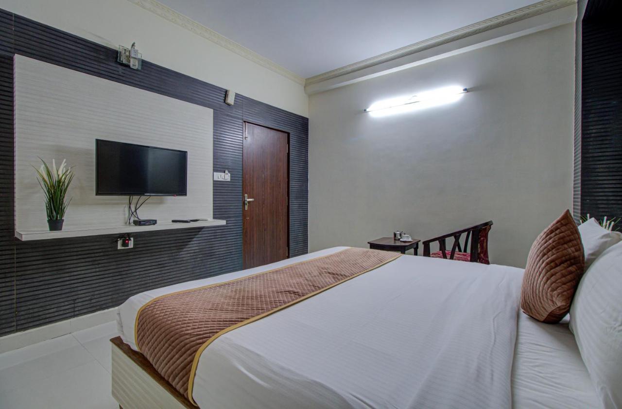 Hotel Royal Classio, Бангалор Экстерьер фото