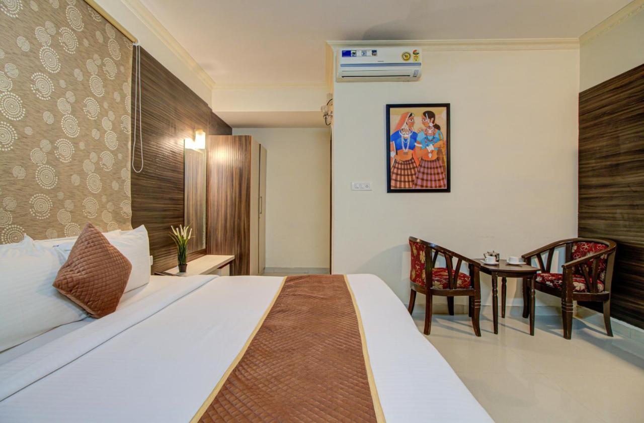 Hotel Royal Classio, Бангалор Экстерьер фото